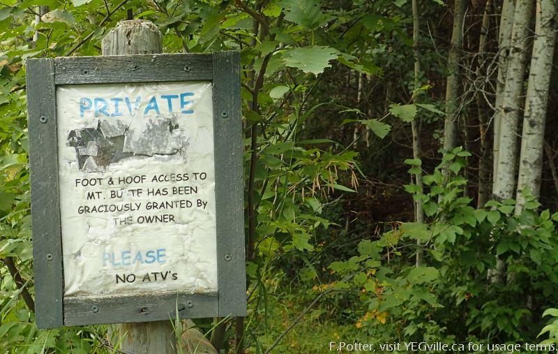 Private property notice at the southeast entrance of the site... next to the ATV tracks!
