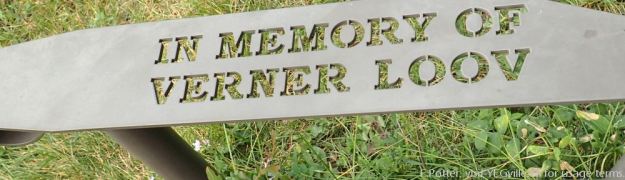Arm rest of a memorial bench to Verner Loov.