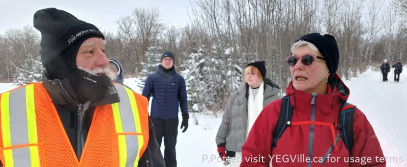 George B. explains a salient detail to UofA Students and SAPAA Volunteers, 2024-12-19, Riverlot 56, P. Potter