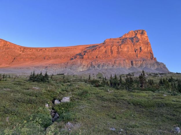 Morning alpenglow illuminating Beehive Mountain, 2025-08-18, Heerema S.